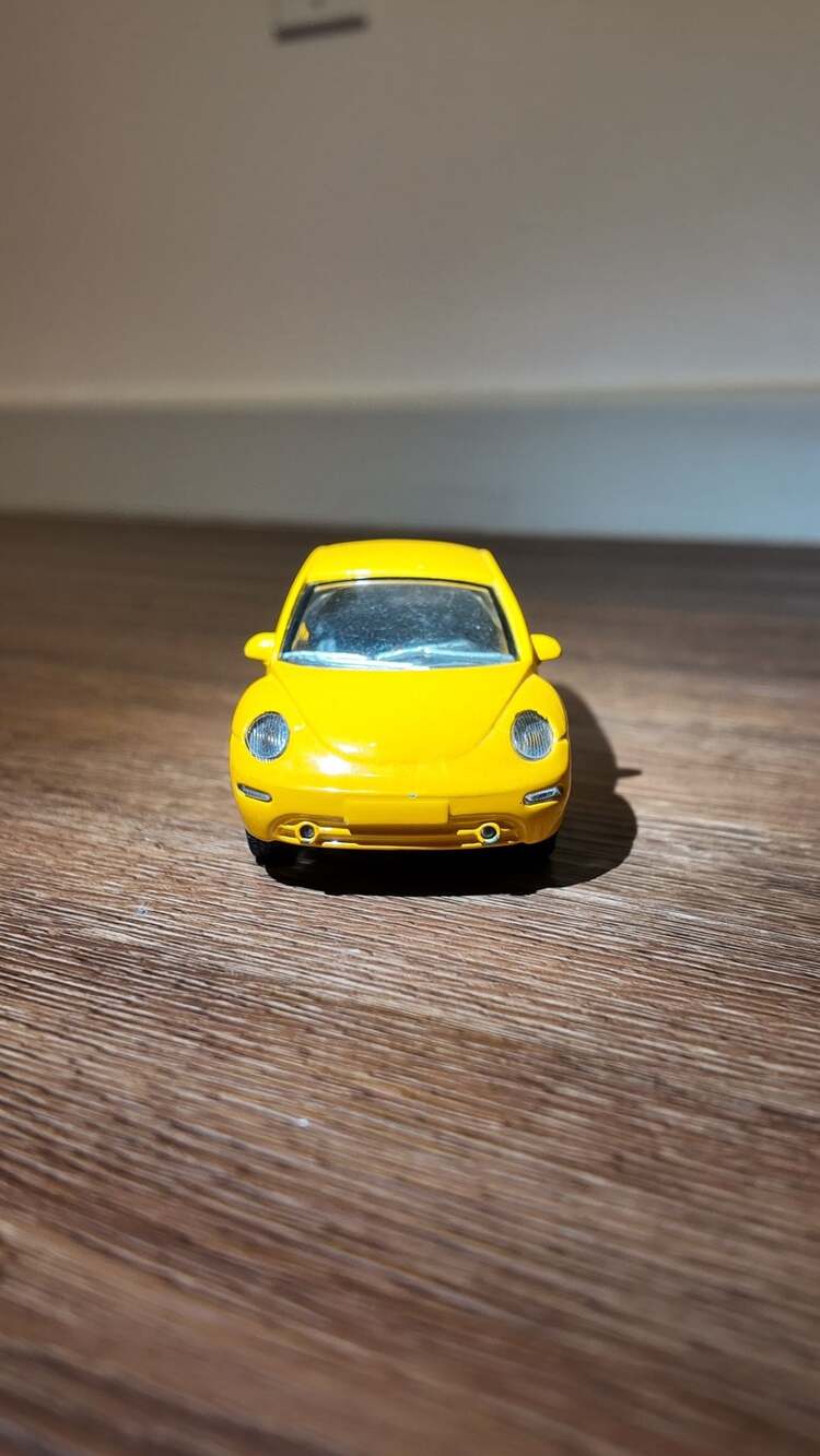 Volkswagen New Beetle 1:32 Scale Diecast Model Toy Car – Bright Yellow